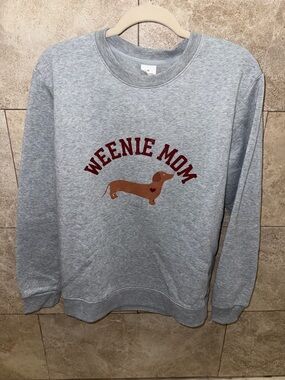 Oversized Weenie Mom Gray Crewneck Sweatshirt with Dachshund Graphic